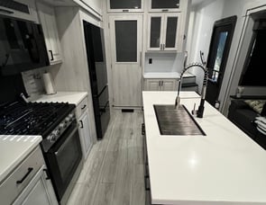 EAST TO WEST Ahara 390DS