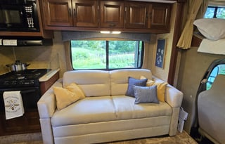 "Flora" is ready for Family Fun! 32ft Sunseeker