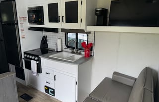 Discover the Outdoors in our 22' 262 Keystone