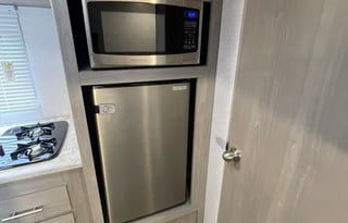 Dutchmen Coleman 17B Camper - Lightweight!