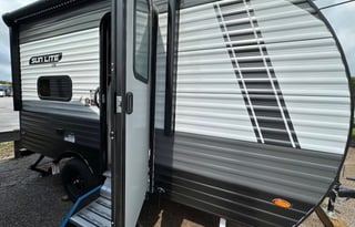 2027 Sunlite 13BH LTD Sleeps 4