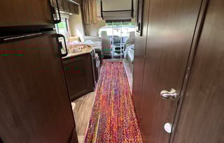 2020 Thor Four Winds 28Z with amenities of home.