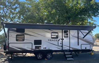 Raymond's Prime Time 24DBS Travel Trailer