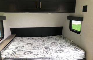 Perfect Family Get-Away 2021 Wolf Pup 17JG with Bunks