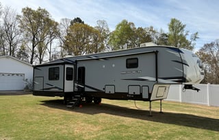 2022 Cherokee Arctic Wolf 3660 Suite