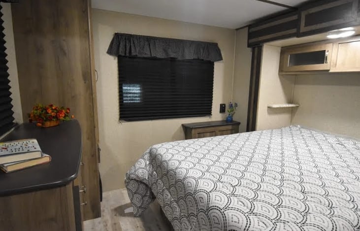 Bedroom with Queen size bed