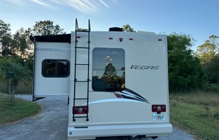 Thor Motor Coach Vegas 27.7 Class A