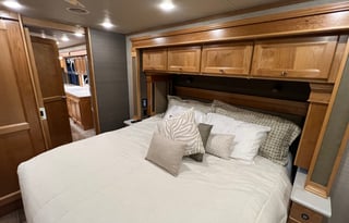 Luxurious Tiffin Motorhome! As new as it gets!