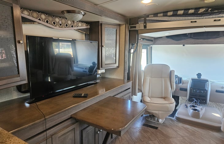 Eating area, TV, Sleeping bunk (sleeps 2)