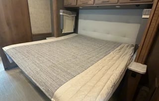 2022 Thor Motor Coach Challenger 37FH