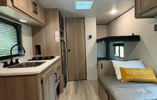 Clean & Cozy Coleman 17B Camper