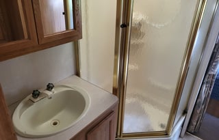 2001 Leprechaun Coachmen RV V-10