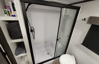 Pet Friendly Full Service Luxury 2 Bedroom RV