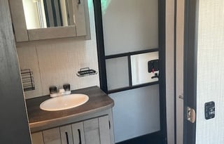 Spacious Family Friendly 35 Ft Bunkhouse