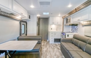 2024 Gulfstream 32ft W/ BUNKS