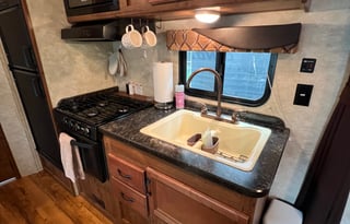 Clean Couples Camper-Delivery  or Self-Tow Option