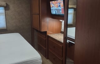 "Vrbo on the Go" with Outdoor Kitchen & TV