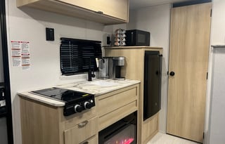 Lightweight trailer perfect for family getaway!