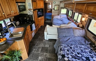 2013 Winnebago Vista 35F - FREE UNLIMITED INTERNET
