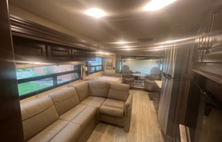 2019 Luxury Motor Coach w/ Washer / Dryer