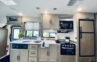 2021 RESORT STYLE RV LIVING !  32 FT Coachman Freelander