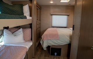 "Betty" the GORGEOUS Class C bunkhouse