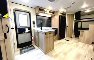 BRAND NEW - 2025 Keystone Coleman Lantern 28BHS