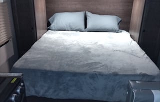 19'! Light! Comfy! Sgl. or Small Family! Delivery!