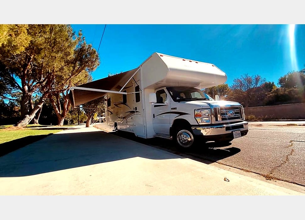 Class C Motor Home rentals in West Hills