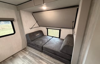 Family Adventure Camper – Apex 300BHS Bunkhouse RV