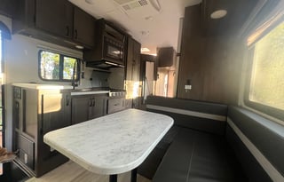 24' Versatile Voyager, Pet-Friendly, Equipped!