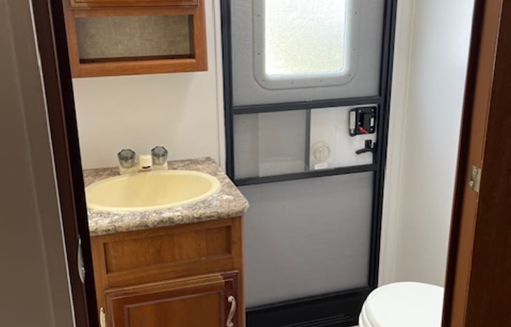 Bathroom/tub and shower