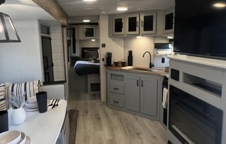 Modern Family RV • Delivery Included • Sleeps 6