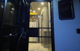 Luxury Pet Friendly RV priced to rent!!!!
