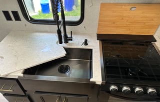 Bobo! 21 Cherokee Grey Wolf Toy Hauler