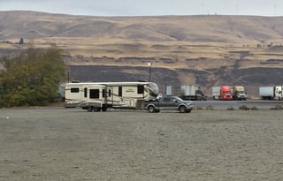 2015 Keystone Montana 3790RD (Delivery Available, w/ Generator, and Solar)