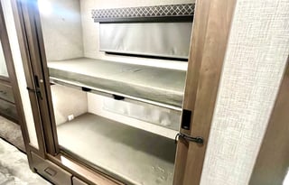 Get Out of Town 2022 Thor Windsport 34J