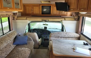 2001 Leprechaun Coachmen RV V-10