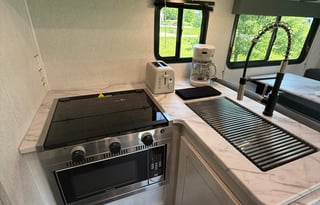 2024 EAST TO WEST Entrada 3100FB