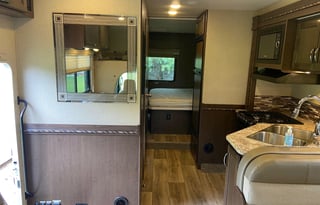 2017 Thor Motor Coach Freedom Elite