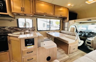 2018 28ft Thor Motor Coach Freedom Elite