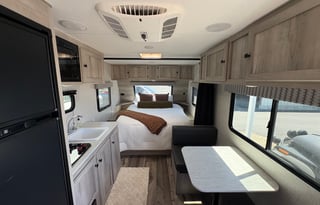 Lil Cozy Ready to Book Great for First Time RV'ers