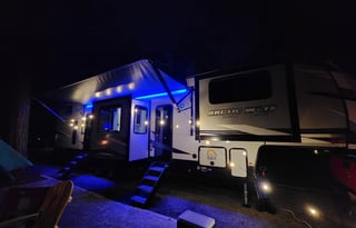 The Glamper Camper - Pet Friendly & Delivery Avail