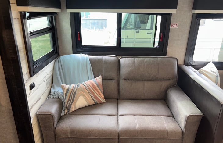 Entertainment seating