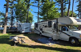 Family Fun-mobile -2021 Coachmen Leprechaun 319MB