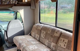 Adventure Awaits in This 2004 Thor Motor Coach!!