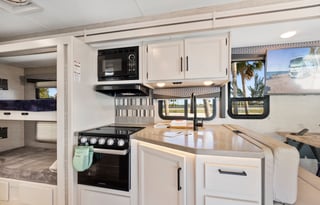 Thor ACE RV: Bunk Beds, Pet-Friendly, Loaded