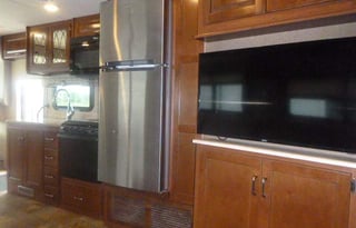 34 FT Thor Hurricane, with outdoor TV, kitchen