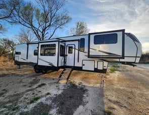 Shasta RVs Phoenix 334FL