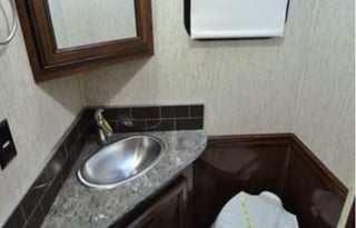 Luxury Disel Push, sleeps 8, 1.5 bath, washer &dry